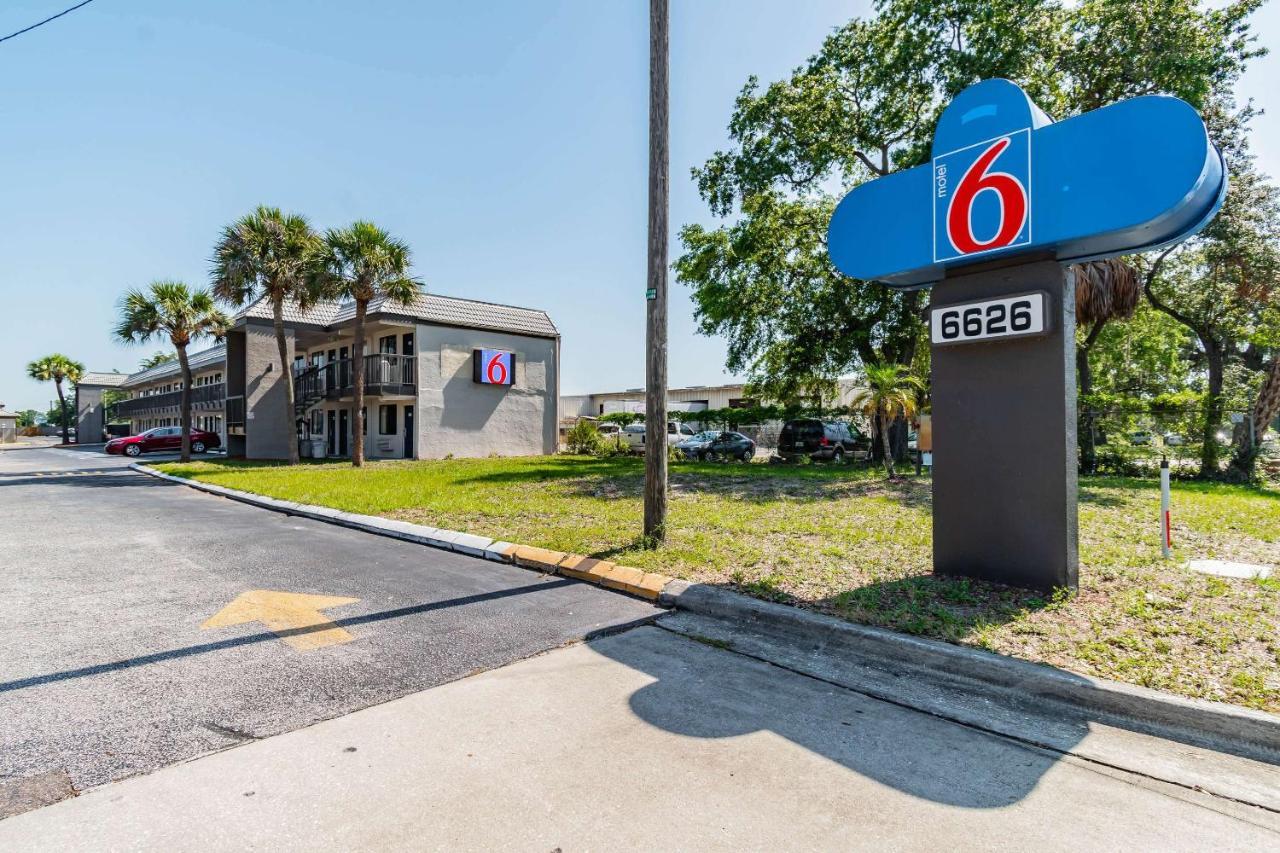 Motel 6 Tampa Near Fairgrounds - Casino Orient Park Exterior photo